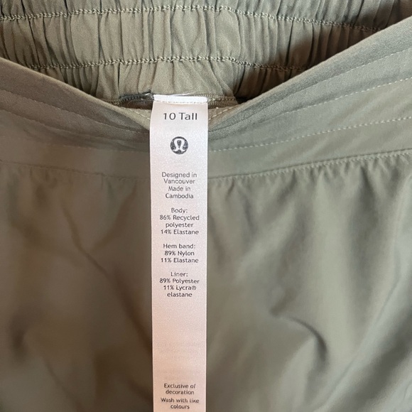 SOLD Lululemon Hotty Hot Shorts - Picture 4 of 4